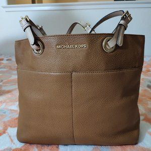 Like new Michael Kors Leather tote bag, shoulder bag, purse, handbag